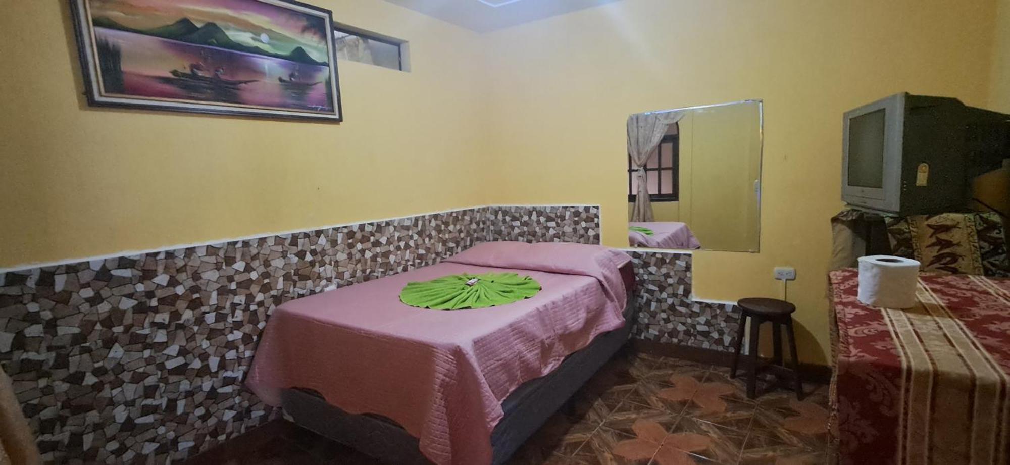 Hospedaje Gonzalez San Pedro La Laguna Bagian luar foto