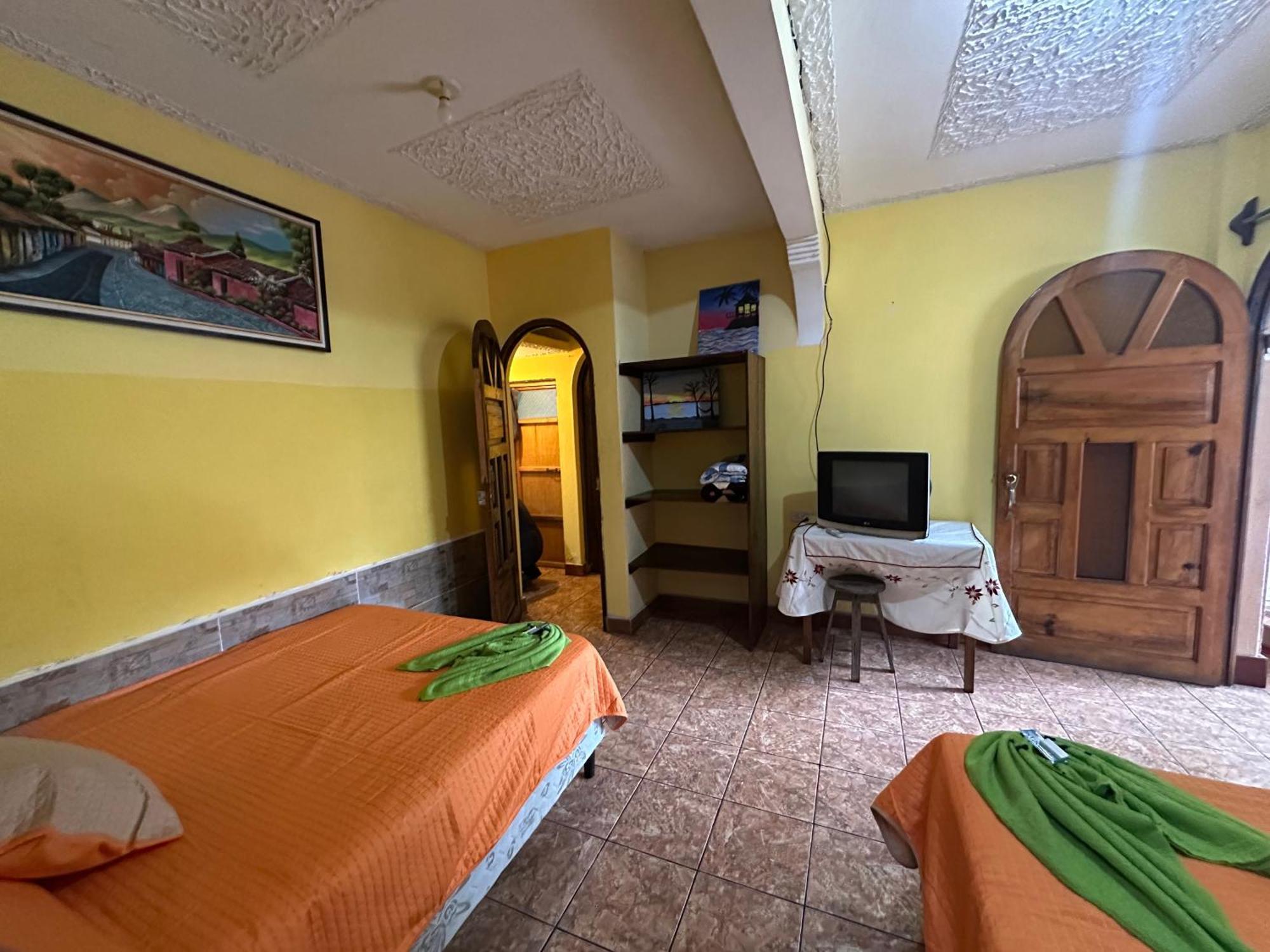 Hospedaje Gonzalez San Pedro La Laguna Bagian luar foto